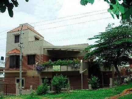 Tulips Homestay Майсур Экстерьер фото